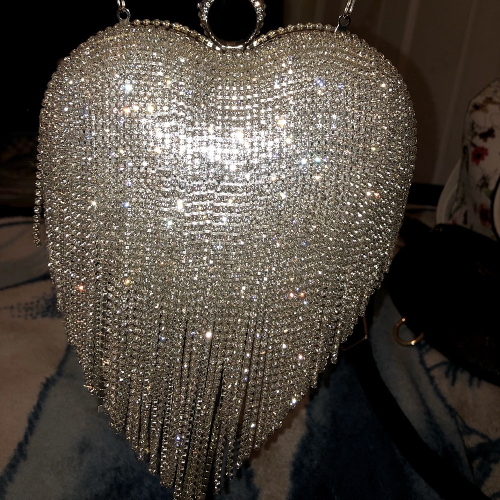 Beautiful Elegant Silver Heart Shaped Hang Bag, made with rhinestones ✨✨